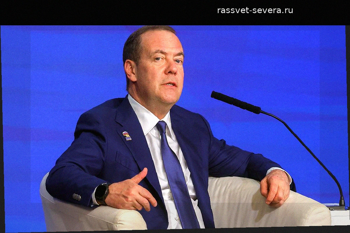 Дмитрий Медведев связал политическое будущее Пашиняна с ценами на энергоносители