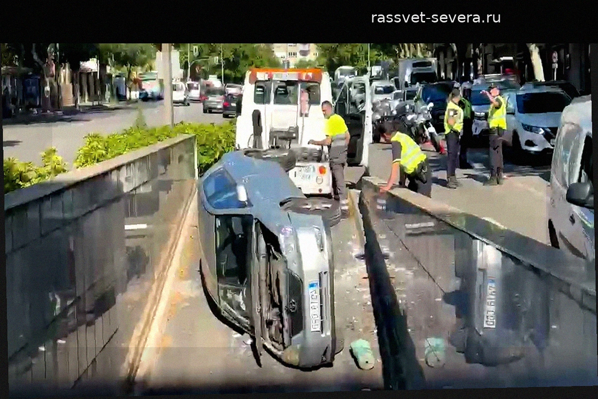 Перевернутый автомобиль парализовал движение в центре Пальмы