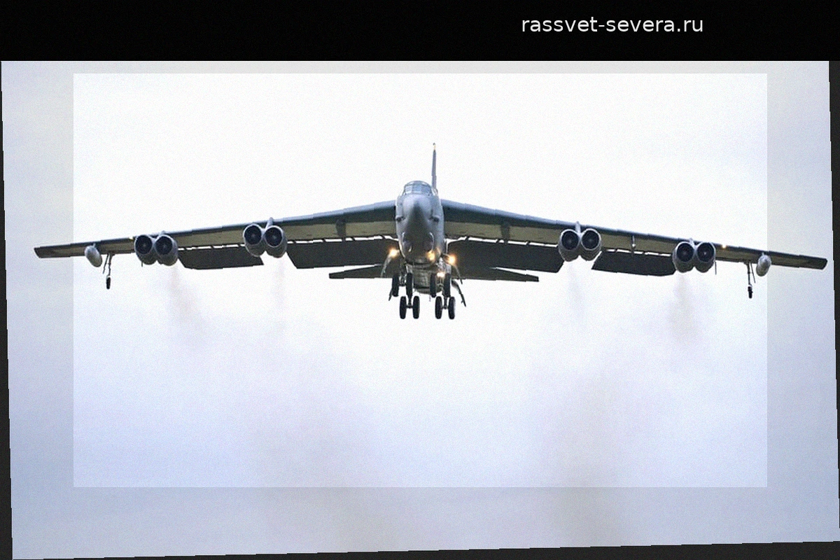 В США разбился военный бомбардировщик B-52: восемь погибших