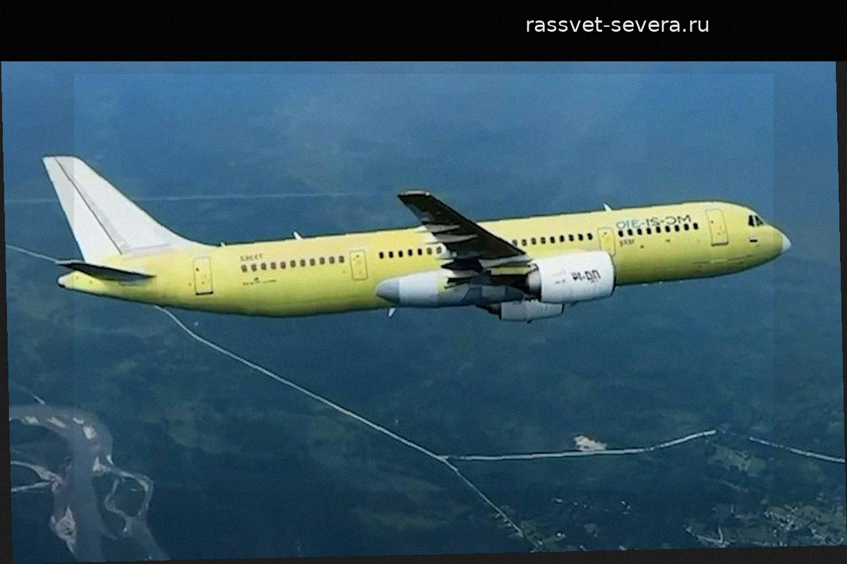 Серийный лайнер МС-21 с российским двигателем впервые поднялся в небо
