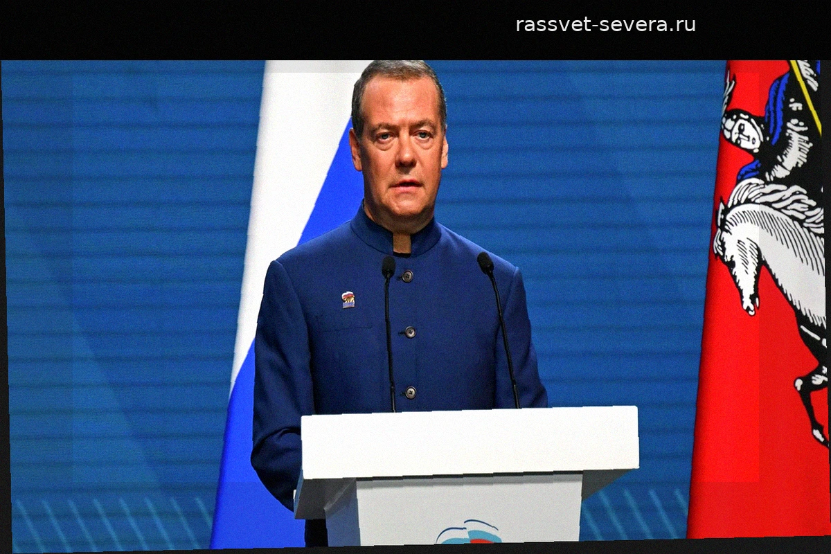 Медведев отметил укрепление стратегического партнерства России и КНДР
