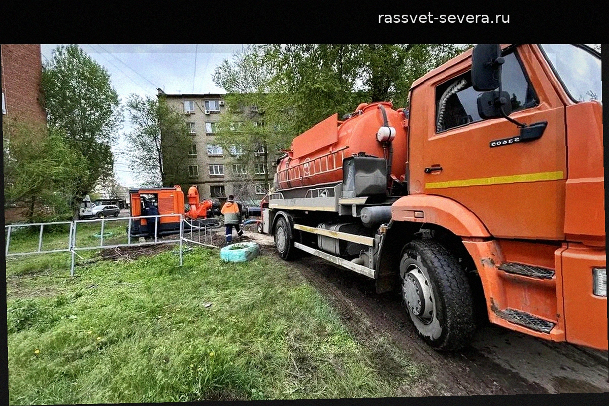 Ремонт канализационного коллектора в Энгельсе спровоцировал перебои с водоснабжением