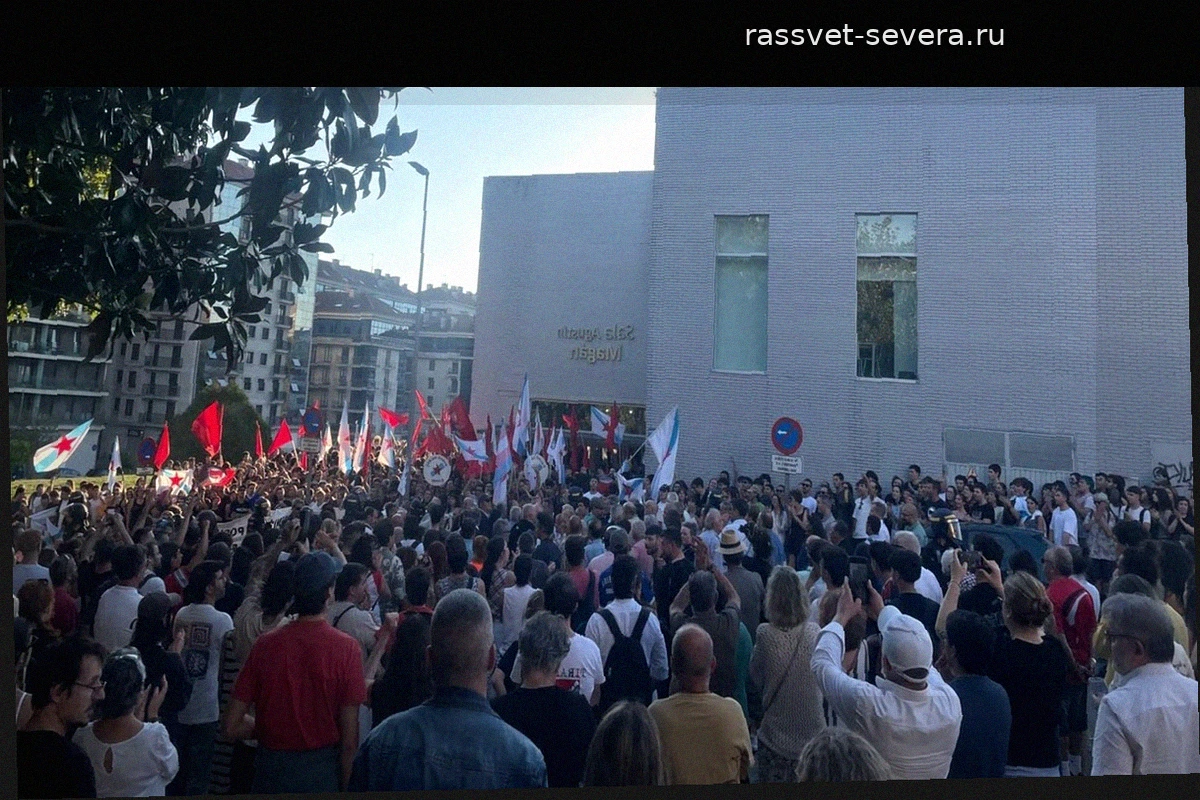 Около 600 сепаратистов сорвали митинг Vox в Сантьяго-де-Компостела