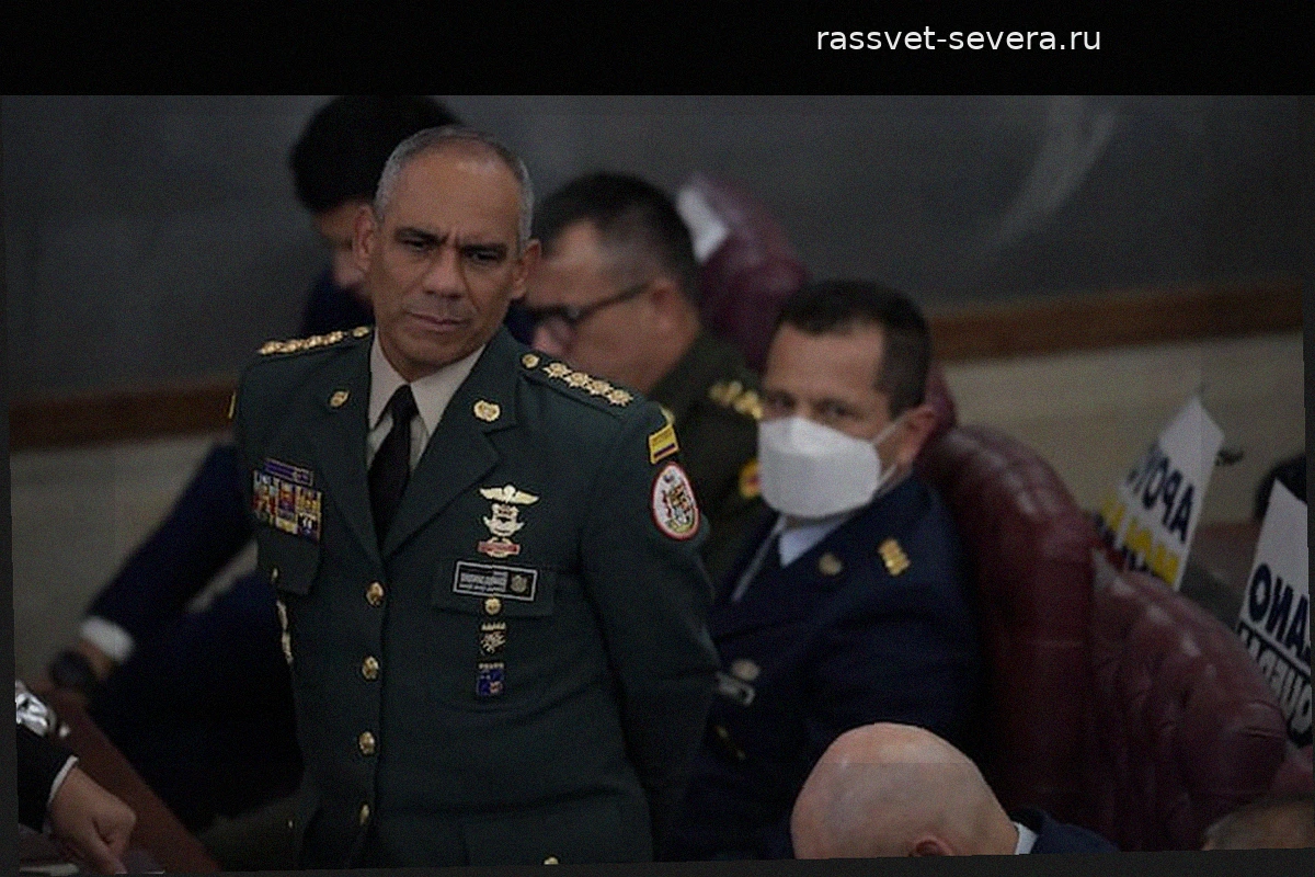 Бывшему командующему армией Колумбии предъявят обвинения в сексуальных домогательствах