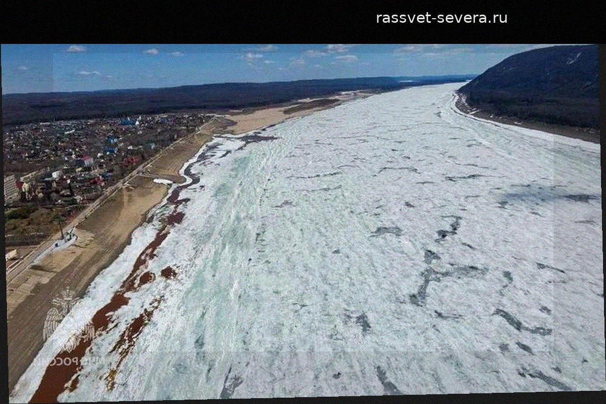 В Якутии из-за ледяного затора уровень воды в Лене поднялся на 4,5 метра за полдня
