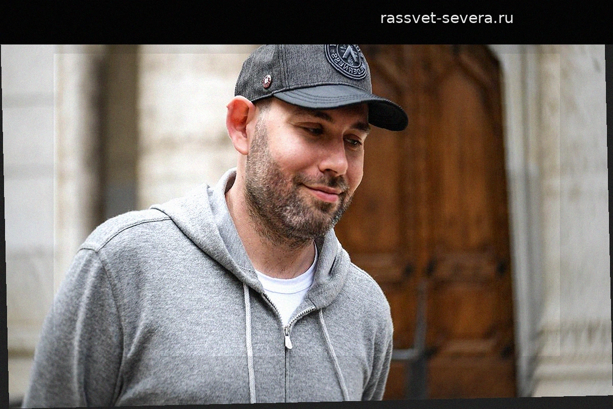 Суд в Москве санкционировал заочный арест Семена Слепакова