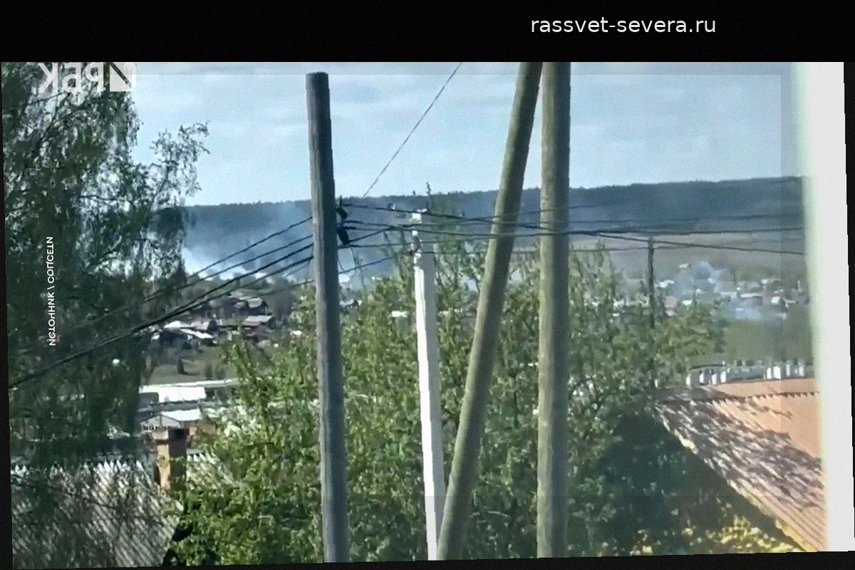 Масштабный пожар в Свердловской области: огонь охватил жилой сектор в Бисерти