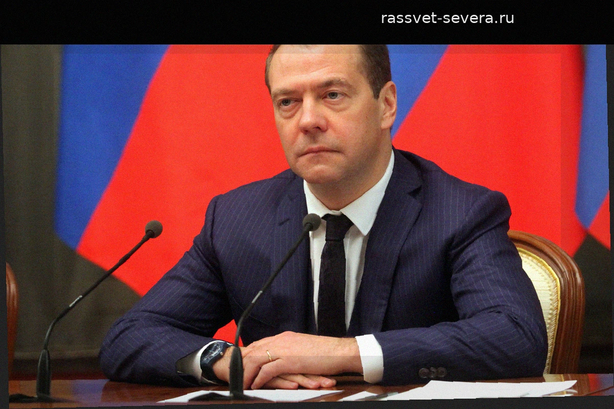 Медведев: Зеленскому стоит опасаться гнева предков-фронтовиков из-за почестей нацистам