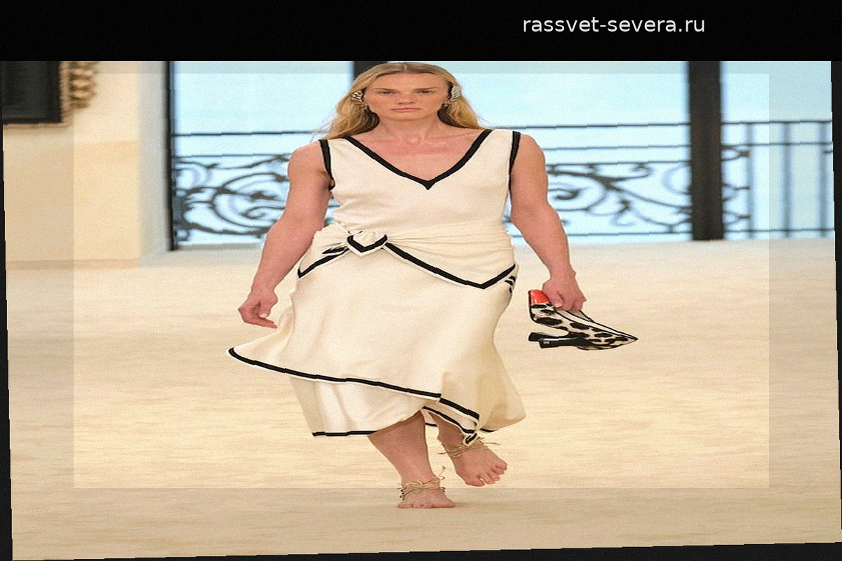 «Только каблук»: необычные и непрактичные сандалии от Chanel