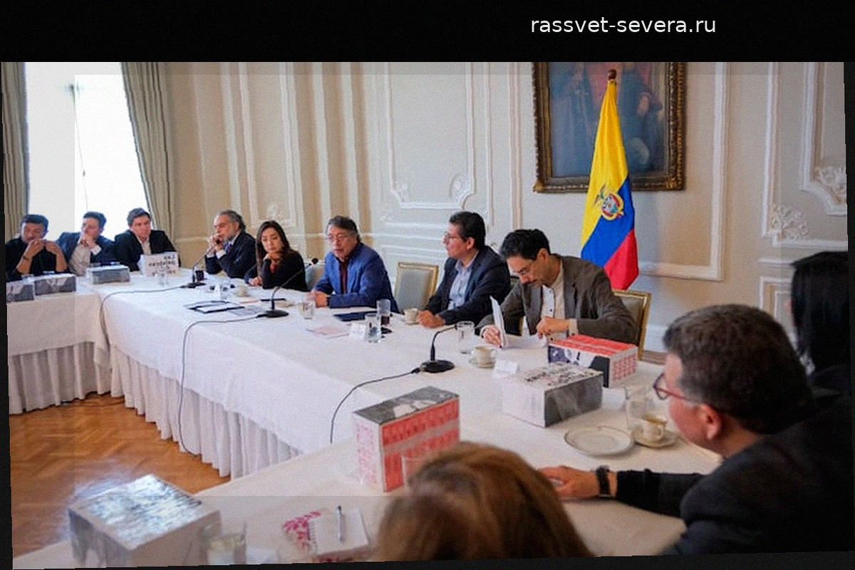 Pacto Histórico готовится к оппозиции: Густаво Петро провел встречу в президентском дворце