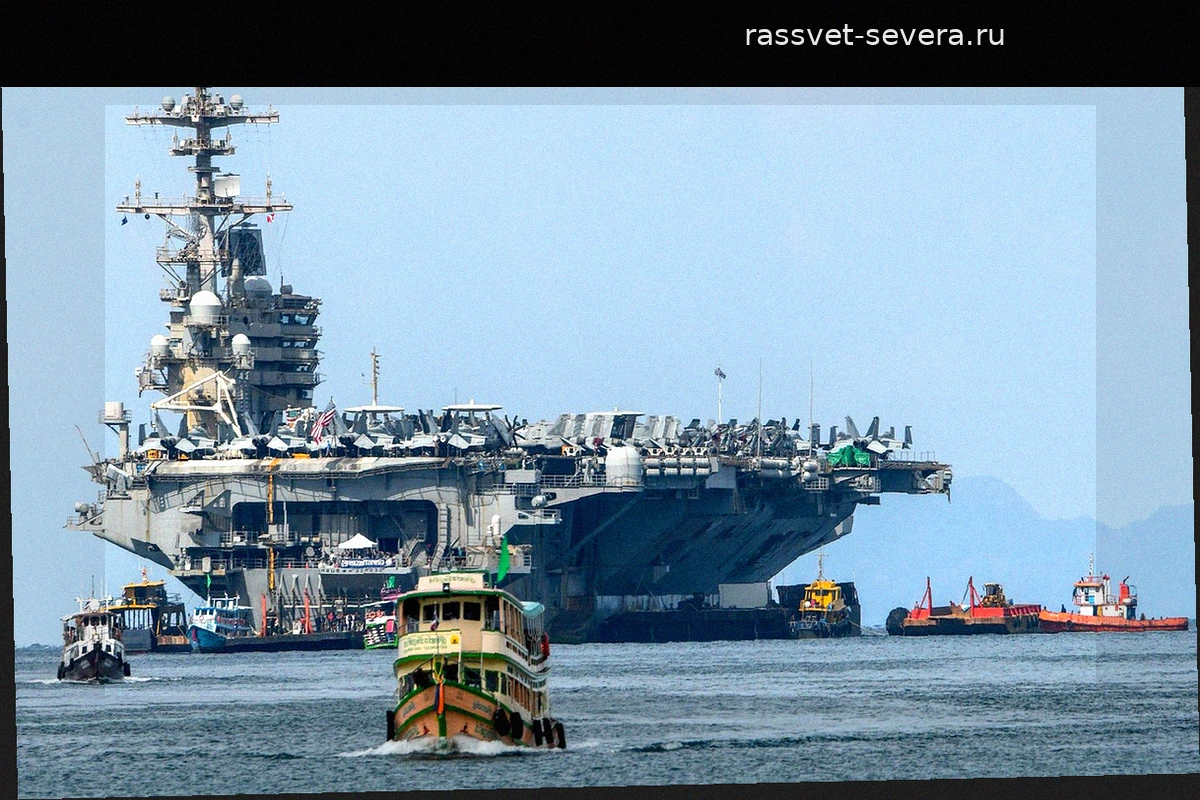 Авианосец ВМС США USS George H.W. Bush прибыл с визитом на Пхукет