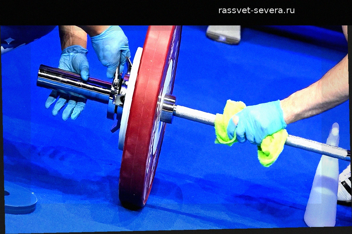 Шарков и Рябых завоевали золотые медали на чемпионате России по тяжелой атлетике