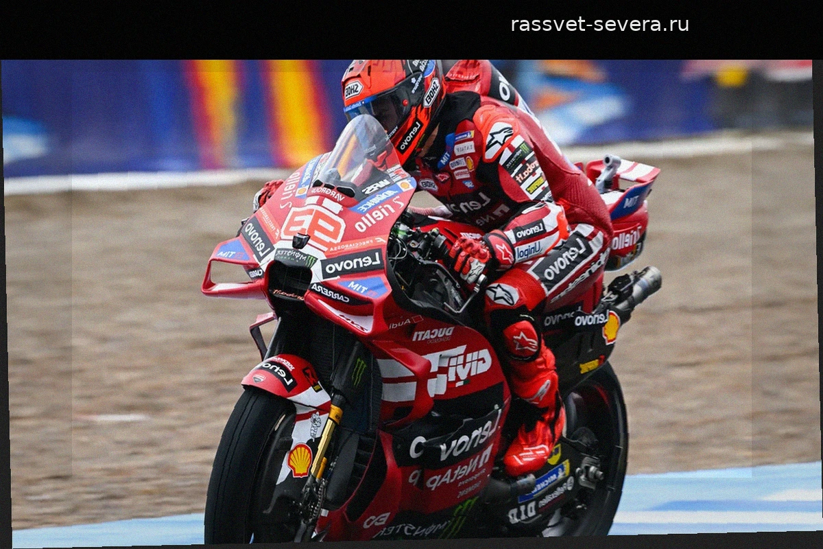 Марк Маркес продемонстрировал мастерство в тяжелых условиях и взял поул в Хересе