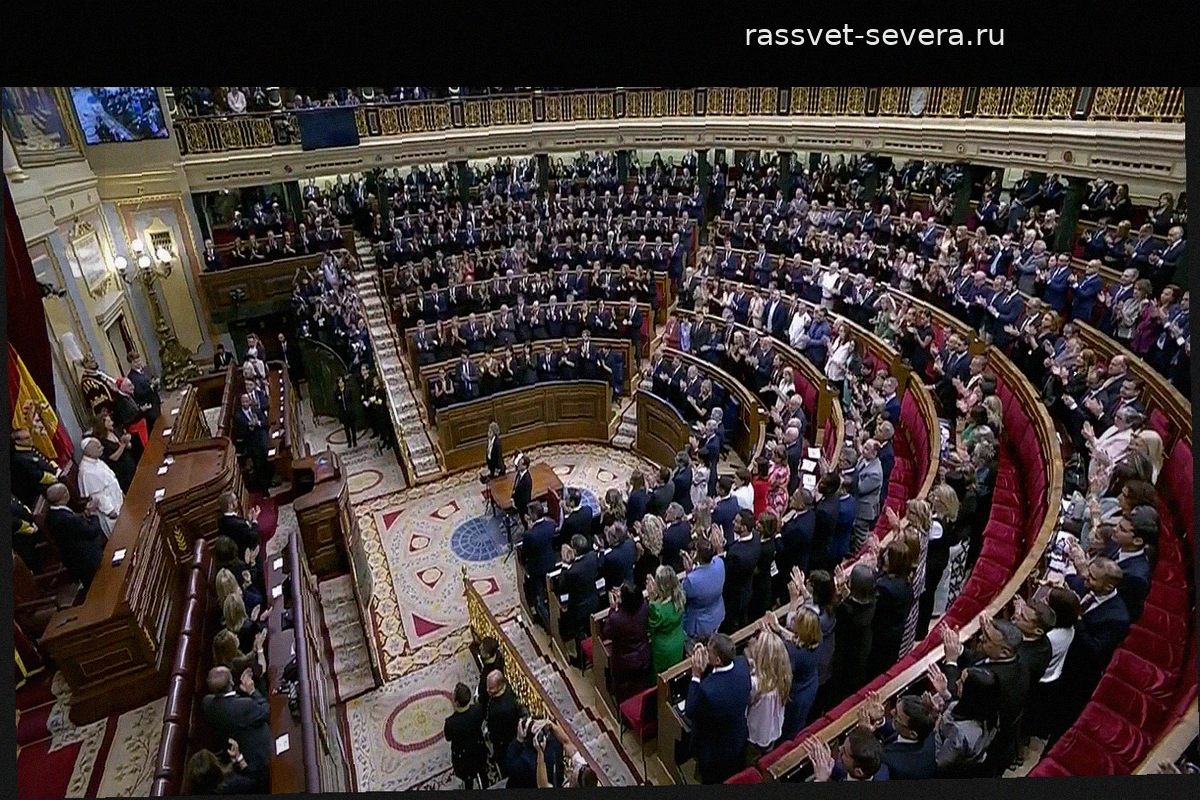 Аплодисменты в Конгрессе: Папа Лев XIV впервые посетил нижнюю палату парламента Испании