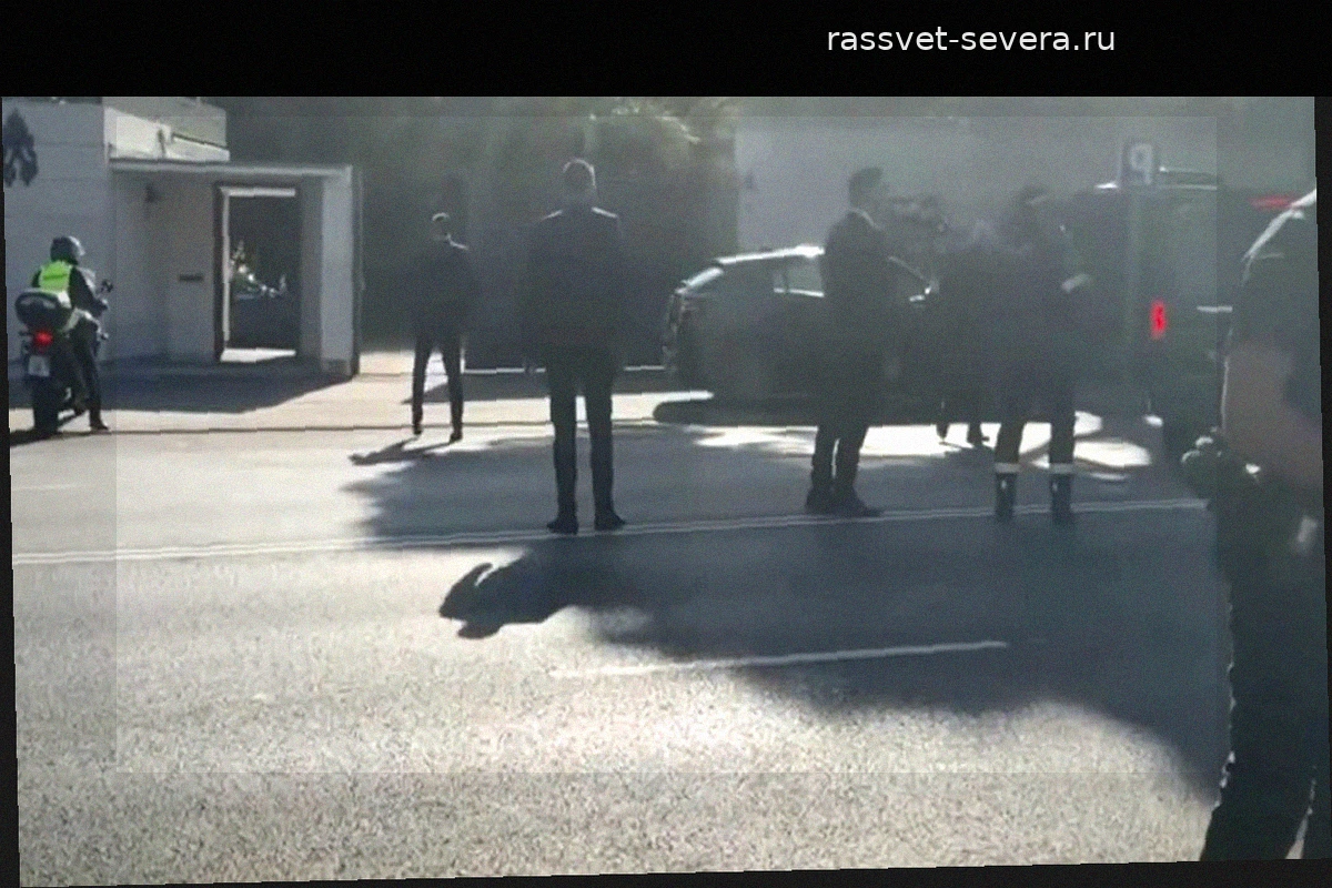 Санчес прибыл в нунциатуру для встречи с Папой под крики «В отставку!» и «Предатель!»